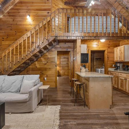 Dudley I By Avantstay Cosy Cabin W Hot Tub Incredible Views Pigeon Forge Exterior photo